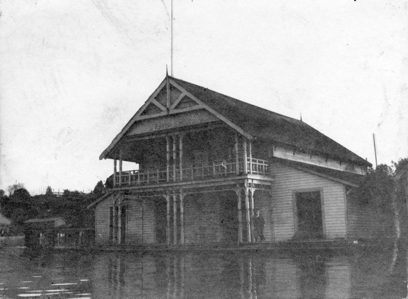 exterior-of-vancouver-rowing-club-at-the-foot-of-thurlow-street-1900